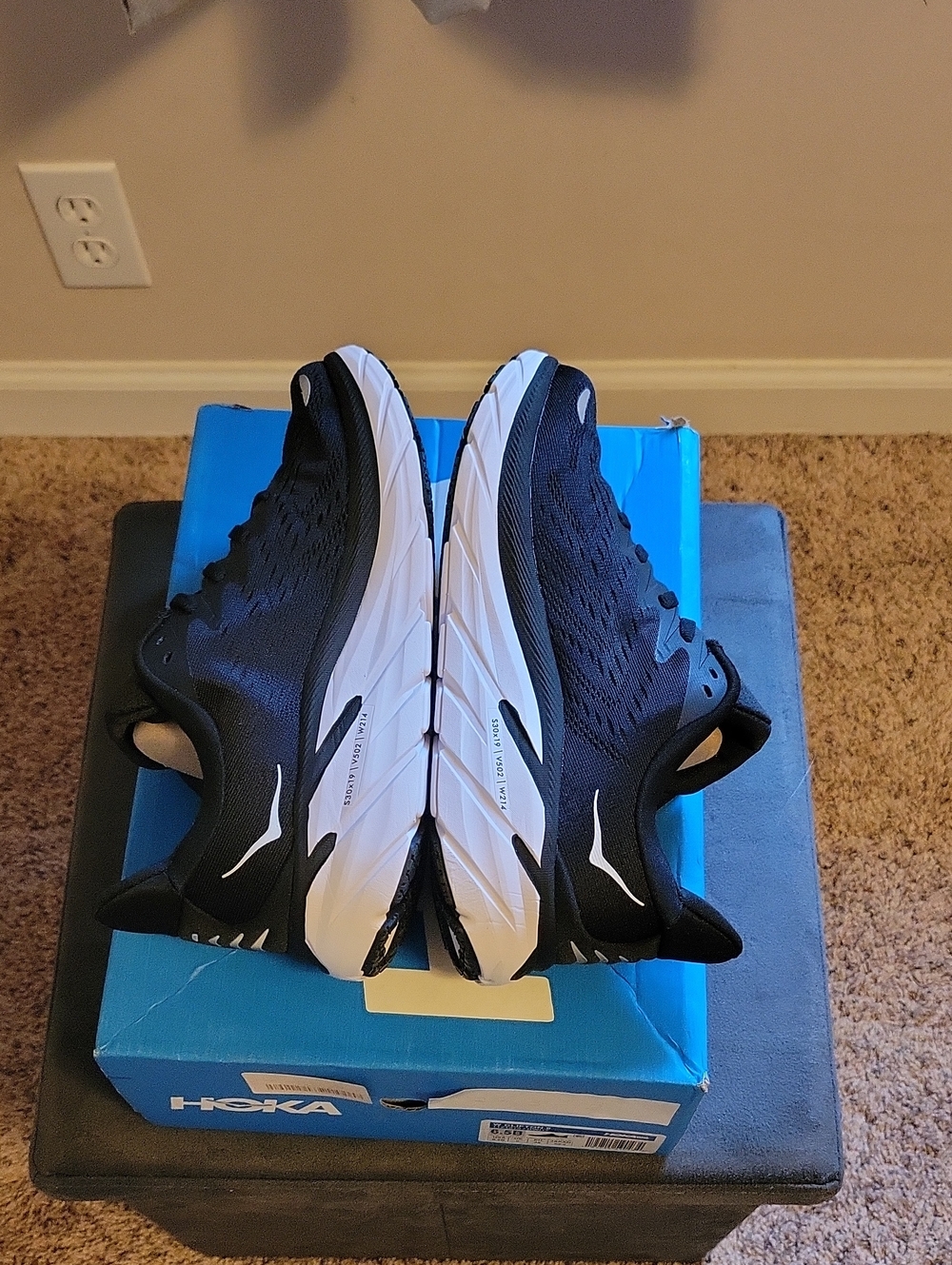 Hoka Clifton 8 Running Shoe NIB - Picture 3 of 6